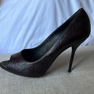 GUCCI Guccissma Peep Toe Pumps EU 41